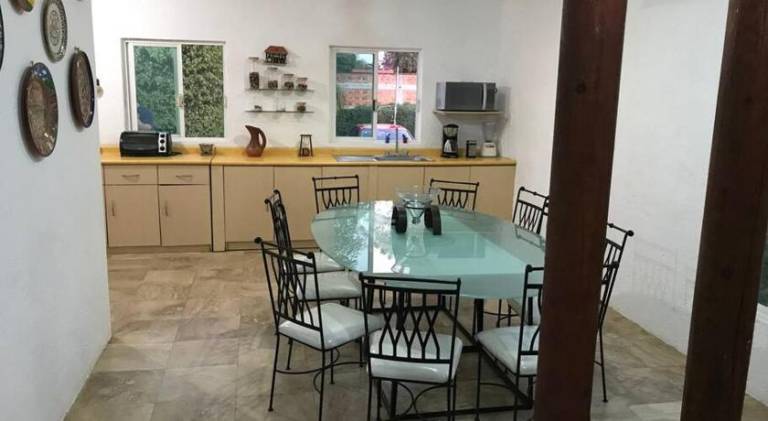Vacation home with pool — photo 4