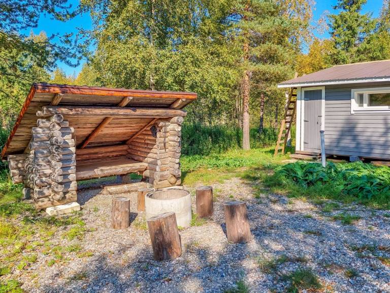 Vacation home with patio & sauna | Pet-friendly — photo 3
