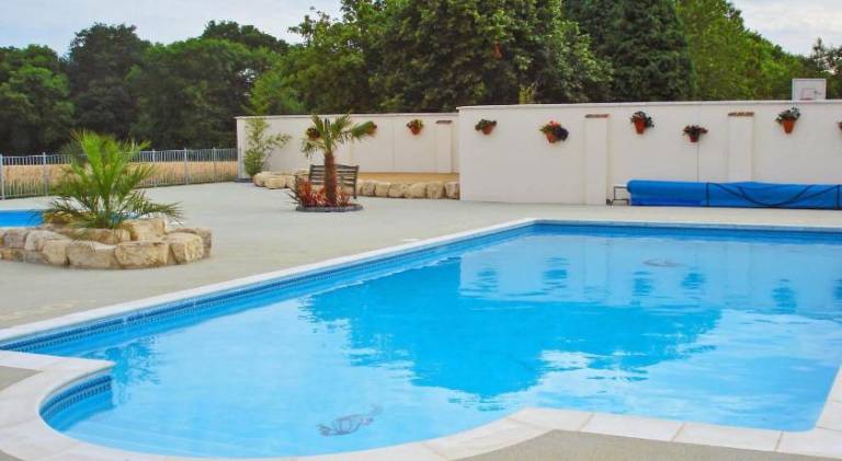 House with pool — photo 3