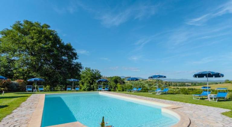 Farm with pool, yard & BBQ — photo 2