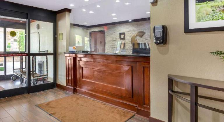 Comfort Inn Hoffman Estates - Schaumburg — photo 4