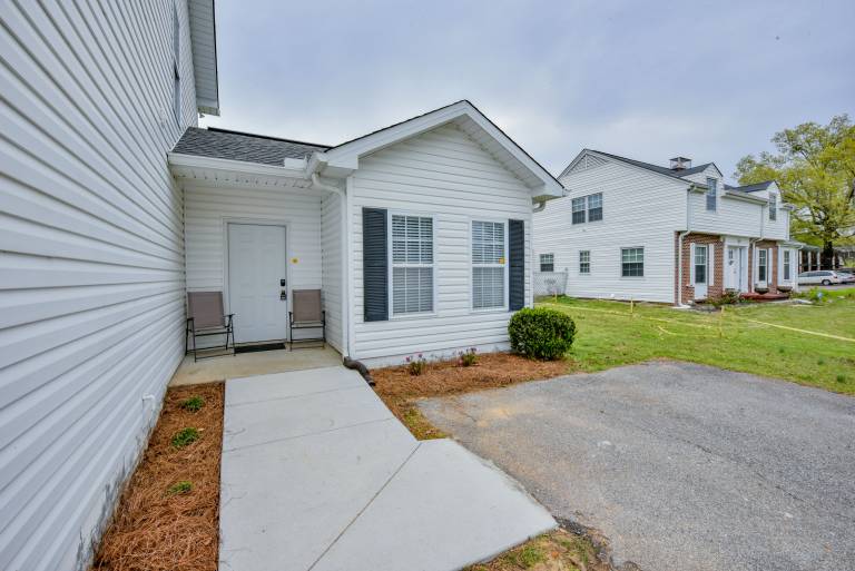 House with yard & BBQ | City view — photo 3