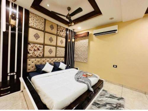 Bed and breakfast  Mathura