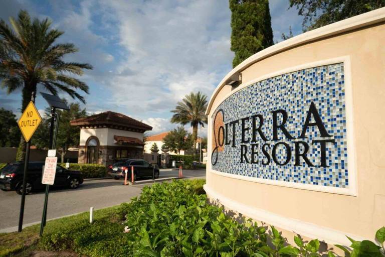Fabulous 5 BR with pool Solterra Resort — photo 2