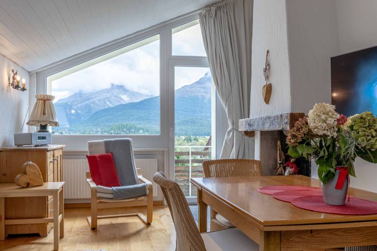 Charmante 2 Zi Dachwhng mit traumhafter Aussicht