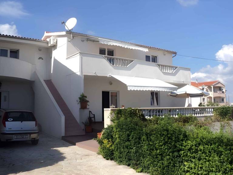 Holiday apartment with balcony and sea view — photo 4
