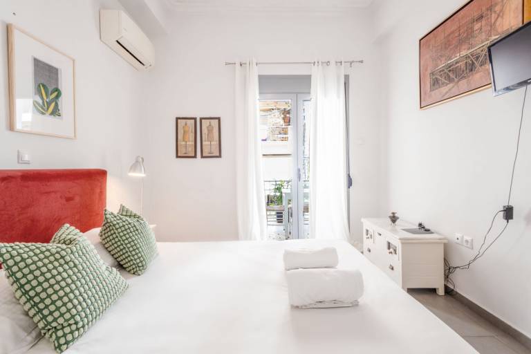 Fully equipped ample vacation home with patio & yard | Pets allowed — photo 3