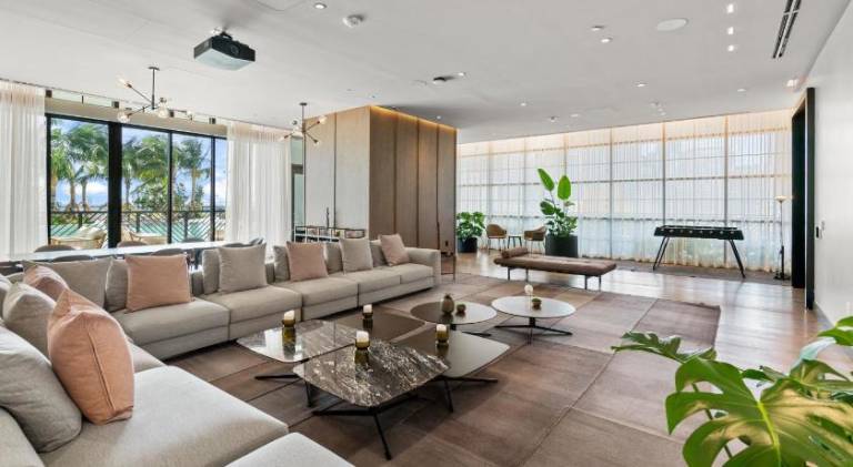 NEW 28th Floor unit - Breathtaking Bay and Downtown Views — photo 3