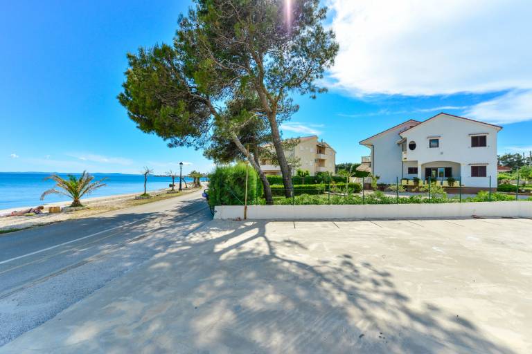 Holiday apartment with yard, BBQ & patio | Sea view — photo 4
