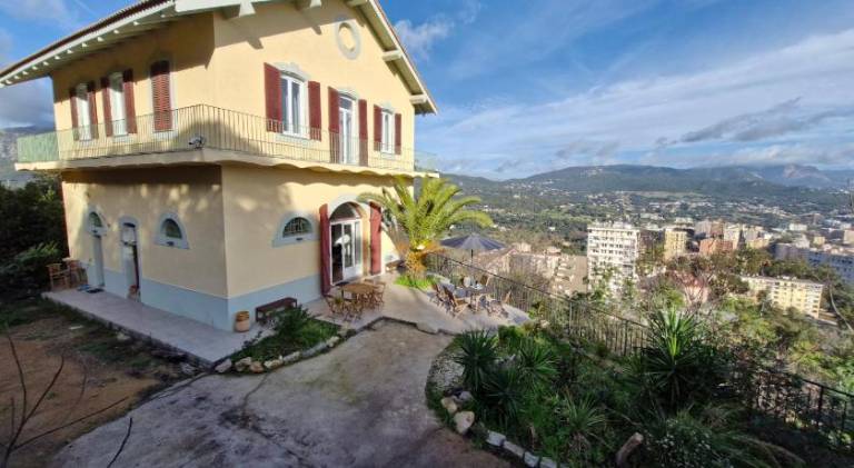 Fully equipped charming villa with garden & terrace | Perfect for remote work | Dogs allowed — photo 4