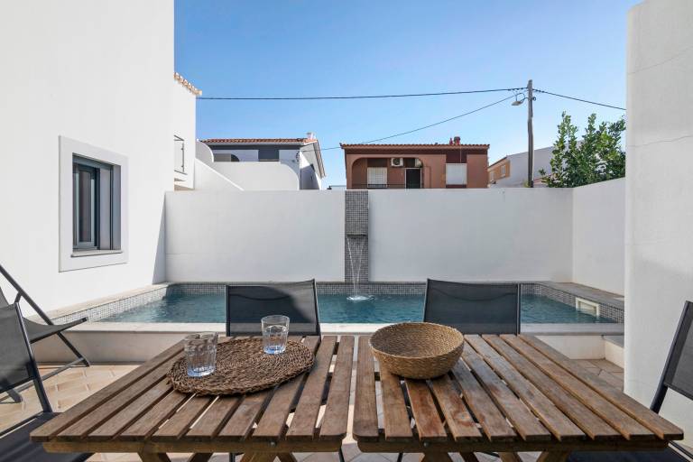 Child-friendly lovely villa with patio & private pool | Garden view | Pets are welcome — photo 4