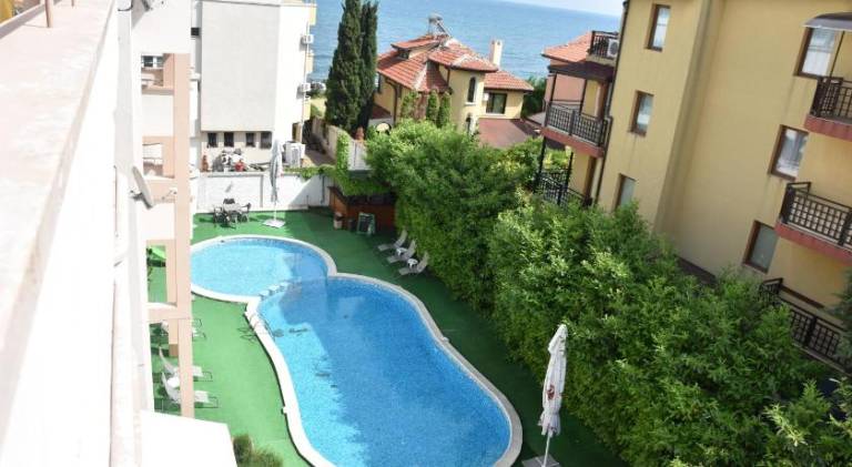 Lovely serviced apartment with sauna, pool & patio | Next to the beach | Pets are welcome — photo 3