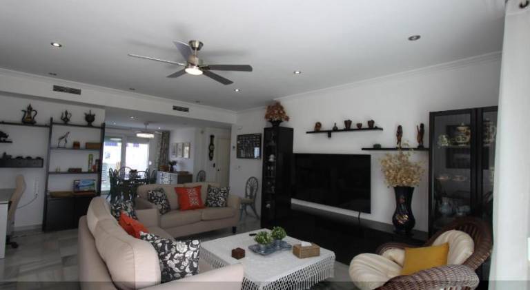Apartment with pool — photo 2