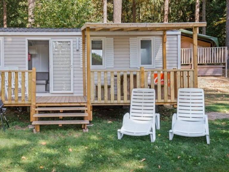 Mobile home with pool & patio — photo 4