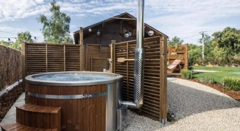 Chalet with hot tub in Reims