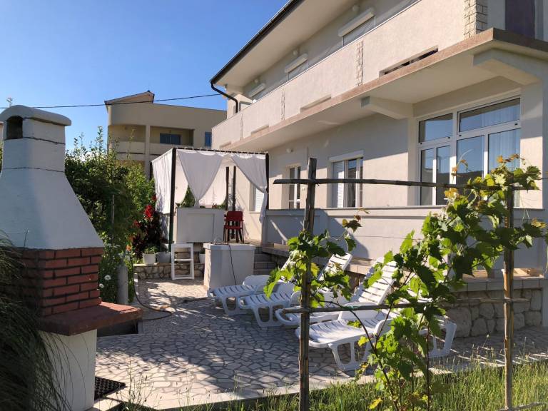 Erdgeschosswohnung mit Terrasse für sechs Personen — photo 3