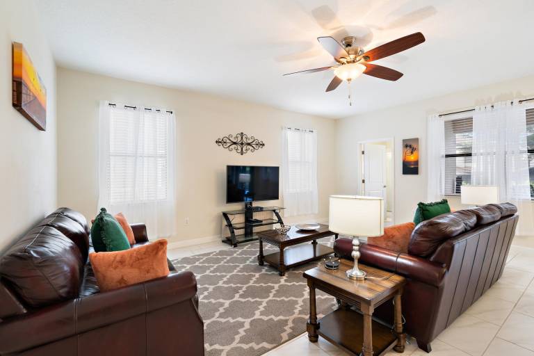 Children-friendly pleasant vacation home with private pool & grill | Pets allowed — photo 4