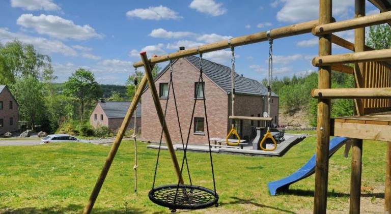 Vacation home with 4 rooms for 8 persons in Durbuy
