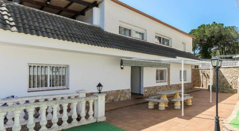 House with terrace, garden & barbecue — photo 4