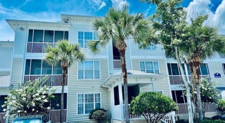 Coastal Condo with pool, minutes from beach — photo 4
