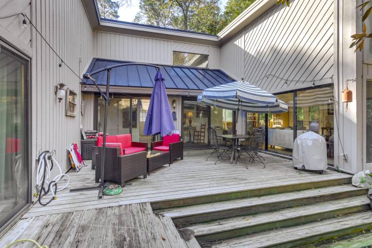 2 Mi to Beach: Hilton Head Home w/ Furnished Deck — photo 2