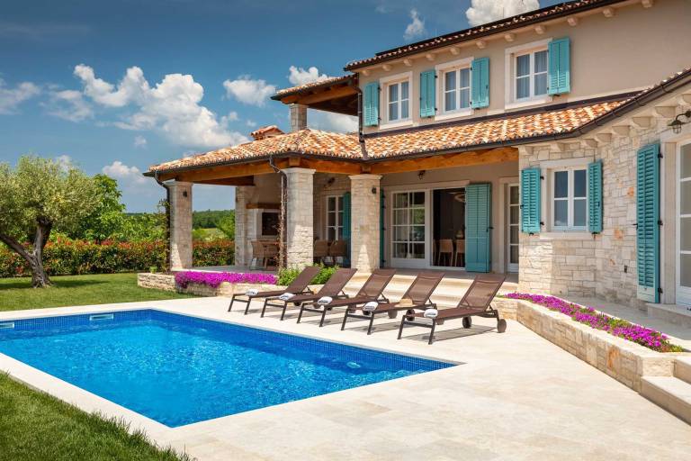 Villa Julia – Peaceful Retreat with Panoramic Sea View in Porec