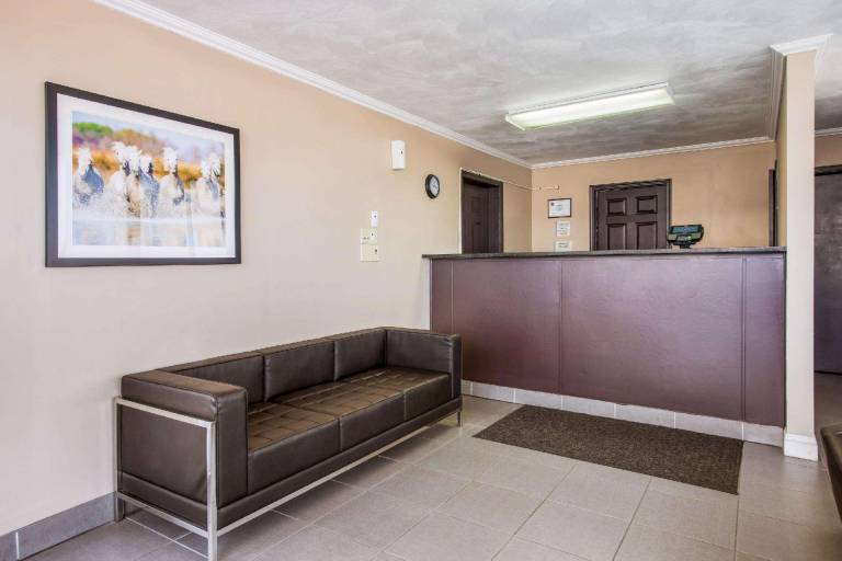Rodeway Inn St. Joseph — photo 3