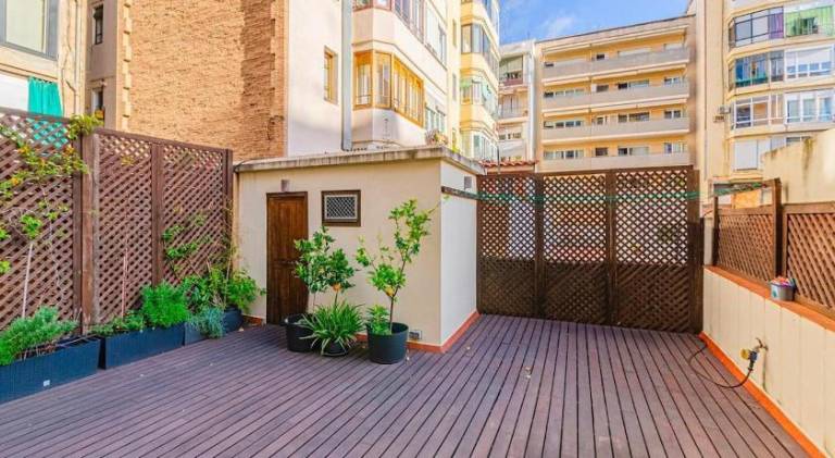 Unique central home with large terrace & pool — photo 5