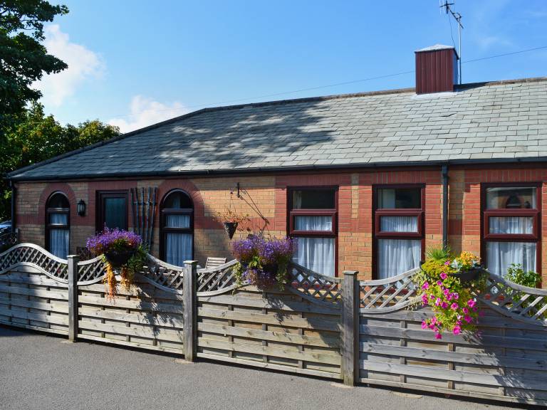 Child-friendly cottage with yard & terrace | Pets allowed in Scarborough