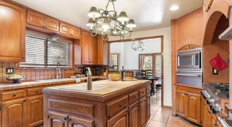 Fully equipped vacation home with barbecue & patio | Pet-friendly — photo 4