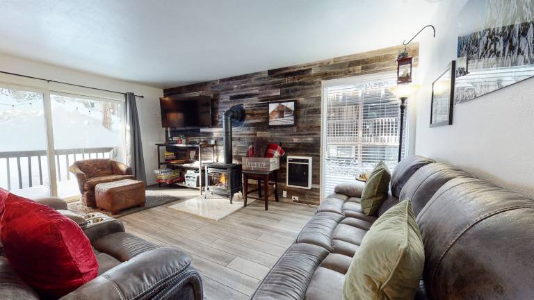 Beautiful condo with terrace, sauna & jacuzzi | Close to the ski | Pets allowed — photo 4
