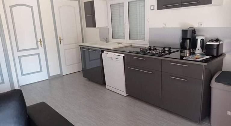 Apartment with 2 rooms for 6 persons — photo 3