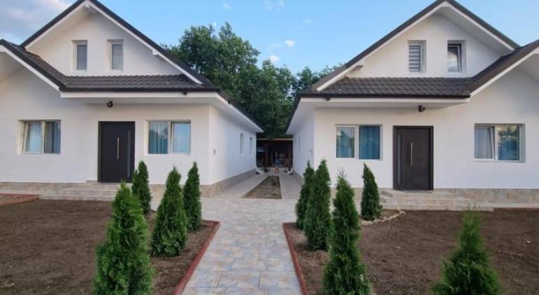 Ample house with yard & patio | Pets are welcome in Constanta