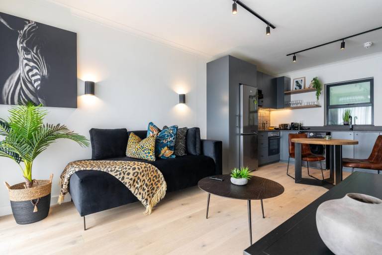 Amber Views Lux Modern Sea Point Apartment