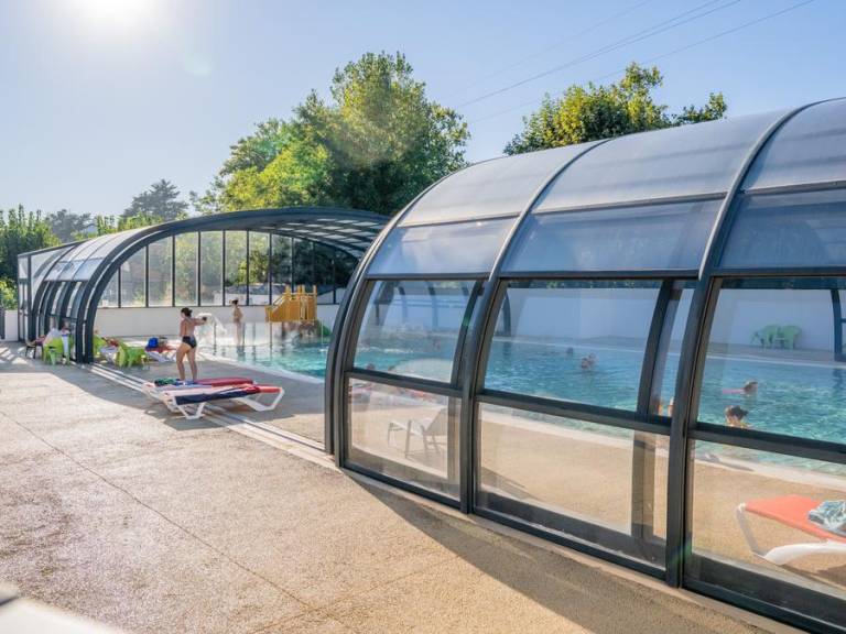 Mobile home with patio & heated pool — photo 3