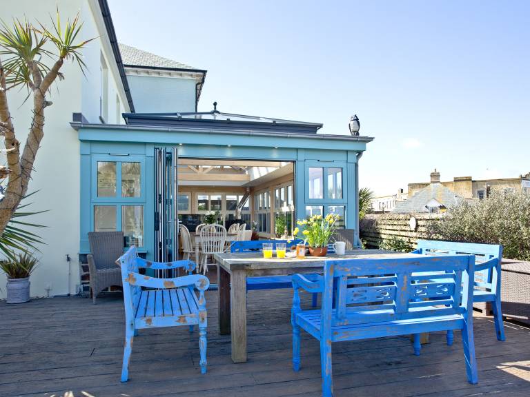 Cottage with garden, barbecue & hot tub | Beach view — photo 2