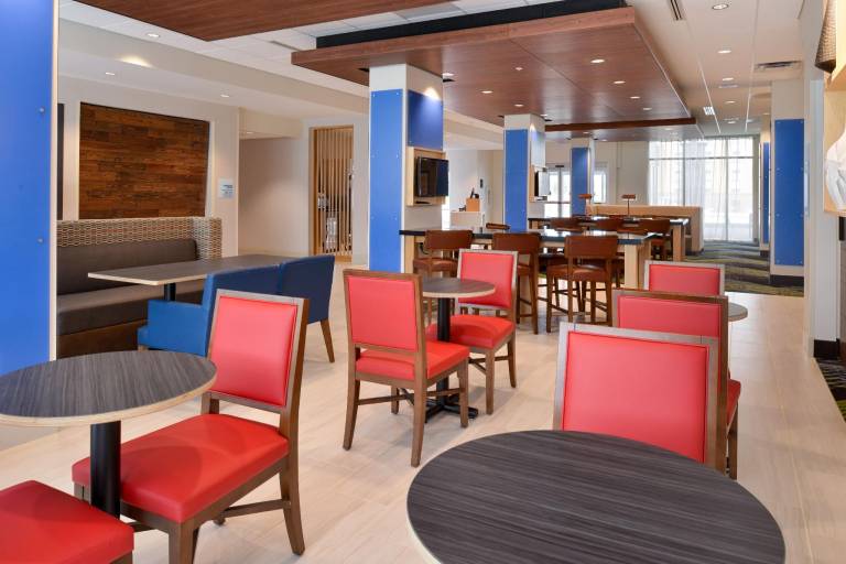 Holiday Inn Express And Suites Ottumwa By IHG — photo 2