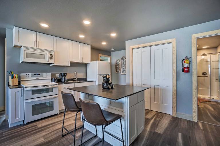 Spacious Saratoga Condo w/ Mountain Views! — photo 2