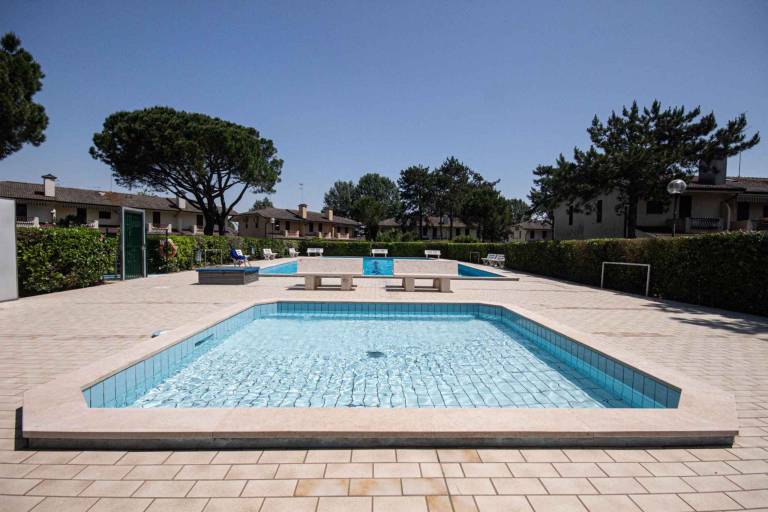 House with terrace, pool & garden in Caorle