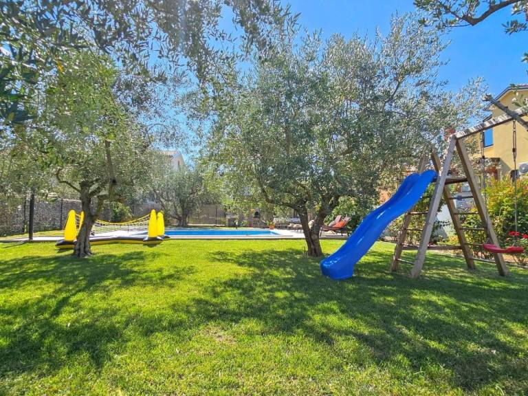 Lovely rental apartment with private pool & grill | Pet-friendly — photo 4