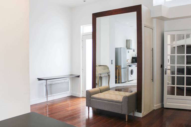 Studio with patio 15 min by subway from Paris