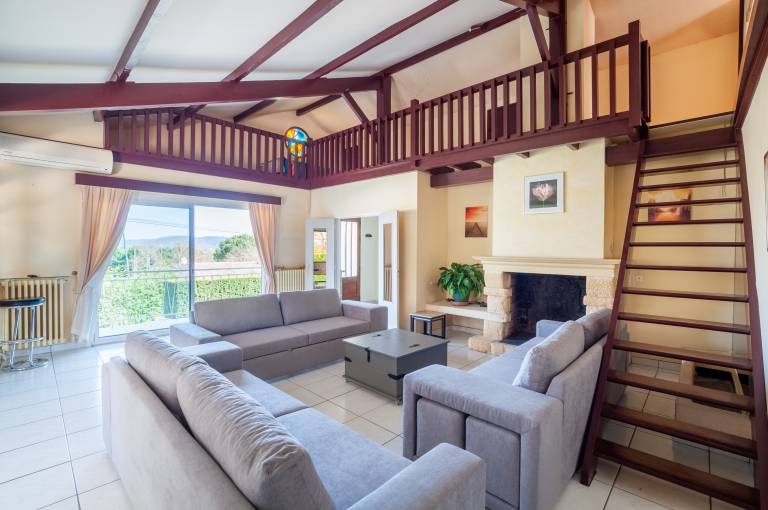 Vacation home with terrace, private pool & barbeque | Suitable for remote work — photo 2