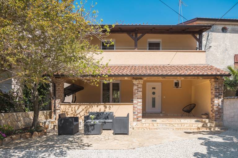 Villa with grill & garden — photo 2
