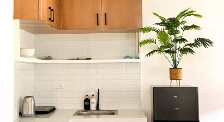 Serviced apartment with patio & yard — photo 3