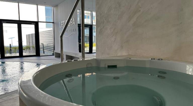 Rental apartment with pool & hot tub — photo 4