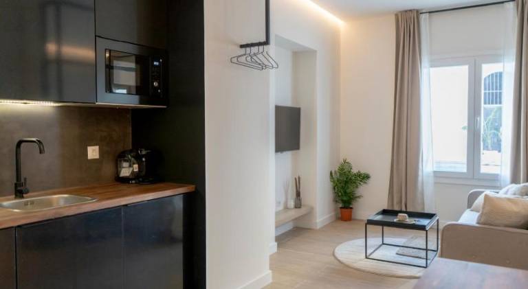 Serviced apartment with terrace & pool | Near Alcázar of Jerez de la Frontera | Pet-friendly — photo 2