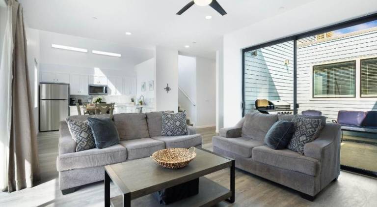2 Oceanfront Homes w Rooftop Deck Views Steps to the Sand — photo 3