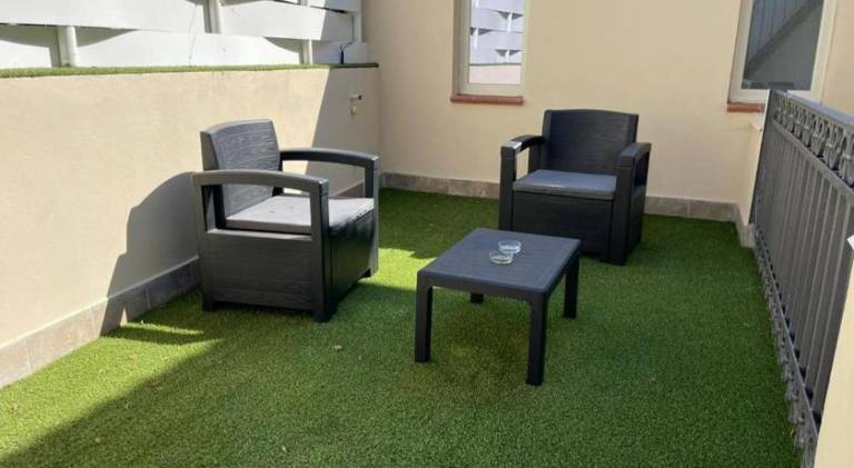Rental apartment with patio — photo 3