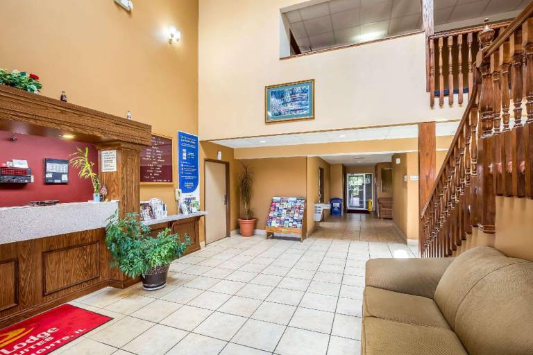 Econo Lodge Inn & Suites Fairview Heights - St. Louis — photo 2