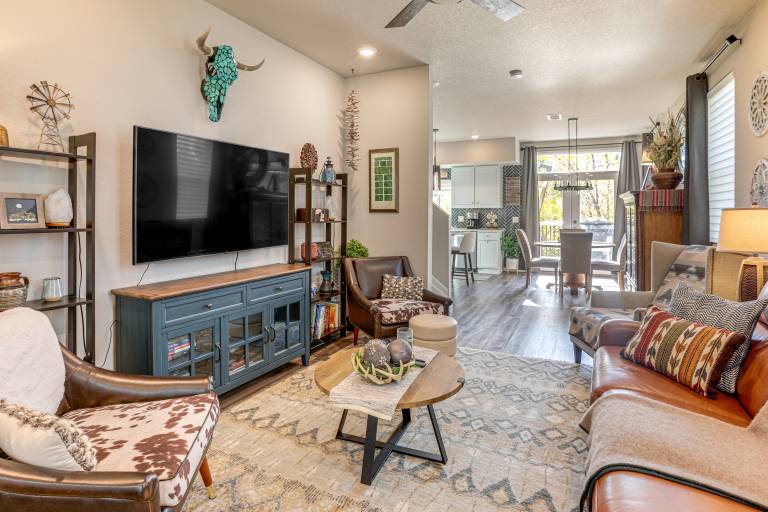 Walk to Light Rail Townhome 9 Mi to Dtwn Denver